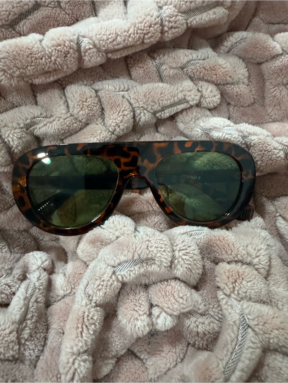 Womens tortoiseshell Sunglasses - Green Lenses